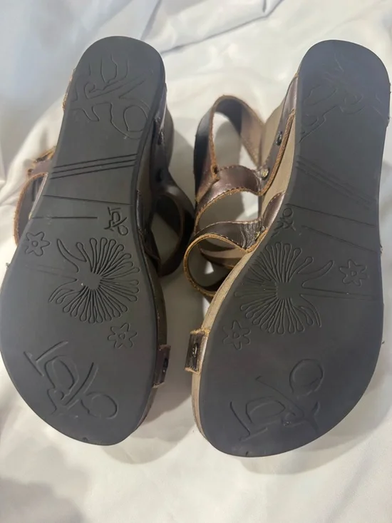 OTBT Brown Leather Multi-Strap Sandals - Picture 3 of 3